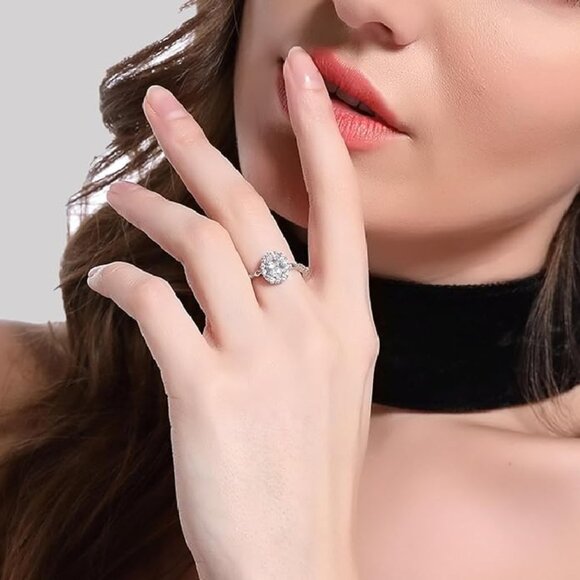 18k Gold Plated 925 Sterling Silver 1 ct Oval Halo Ring - Picture 3 of 4